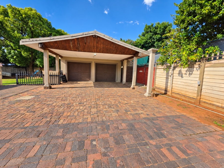 4 Bedroom Property for Sale in Wilkoppies North West